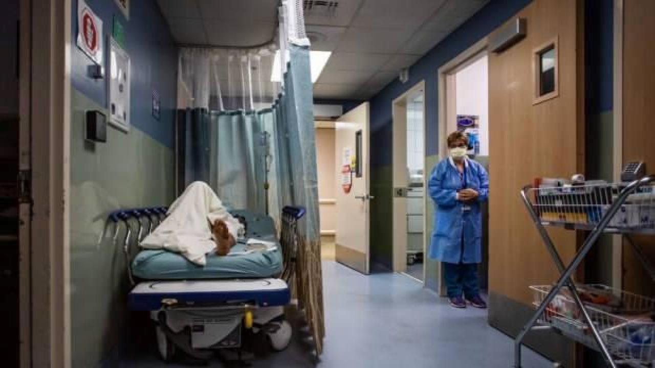 ABD’de sağlık sistemi çöktü: Koridorlarda bile yer kalmadı
