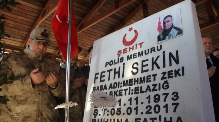 Şehit polis Fethi Sekin kabri başında anıldı