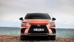 Yenilenen Lexus RX Türkiye yollarına çıktı