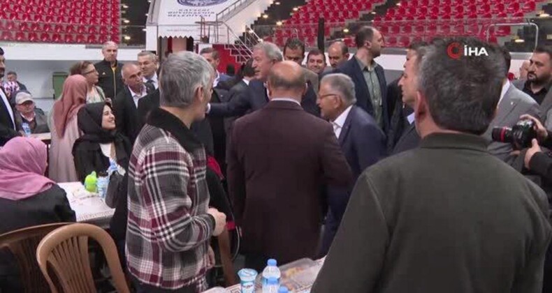 Bakan Akar: “Mehmetçik, son üç günde Irak ve Suriye’nin kuzeyinde 18 teröristi etkisiz hale getirdi”