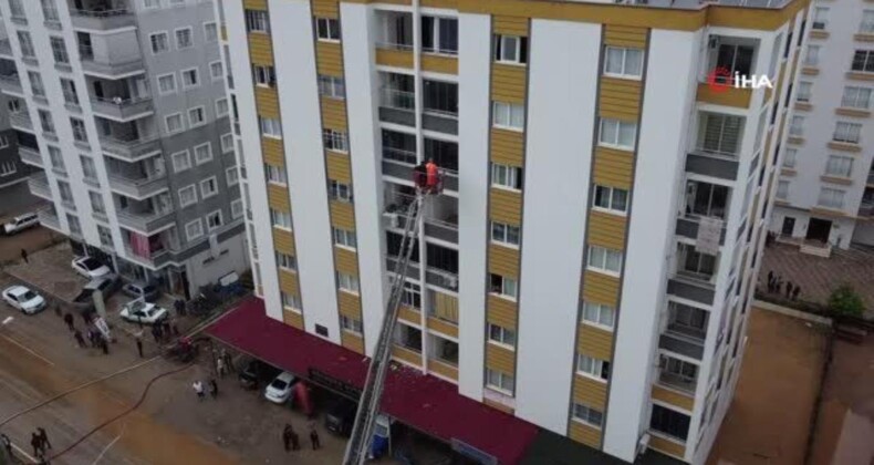 Polis selde mahsur kalan çocukları itfaiye ile birlikte böyle kurtardı