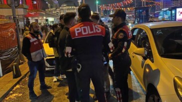 Emniyet’ten Taksim’de denetim