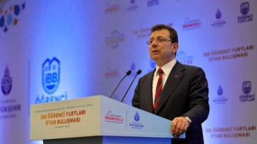 Ekrem İmamoğlu öğrencilerle iftar yaptı