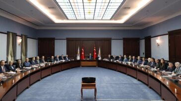 Cumhurbaşkanı Erdoğan, AK Parti MYK’da yerel seçimdeki oy kaybını değerlendirdi