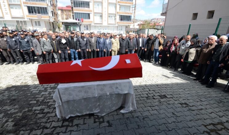 İstanbul’da motosiklet kazasında hayatını kaybeden polis memuru Kars’ta defnedildi