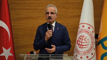 Bakan Uraloğlu: PTT dünya markası olma yolunda hızla ilerliyor