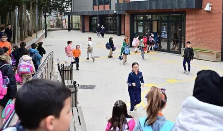 Okullarda ara tatil başladı! Ders başı ne vakit yapılacak?